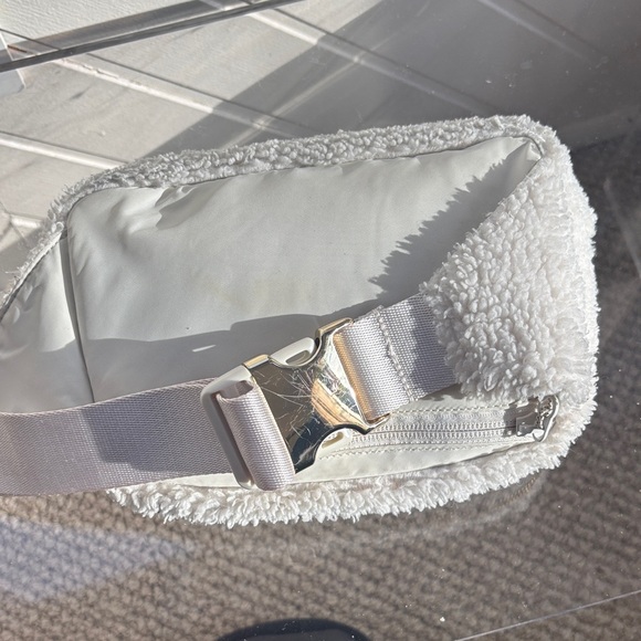 lululemon sherpa bag white Athletica Everywhere Fleece Belt (Light Ivory): Buy Online at Best Price in UAE Lululemon sherpa bucket - Gem
